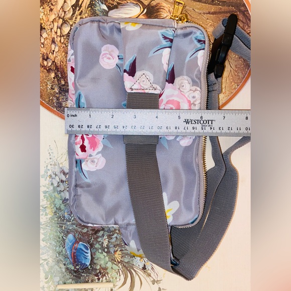 NWT Nylon Crossbody/Belt/Shoulder Totes-40”Adjustable Strap, 4 Gold Zip Pockets - Picture 10 of 16